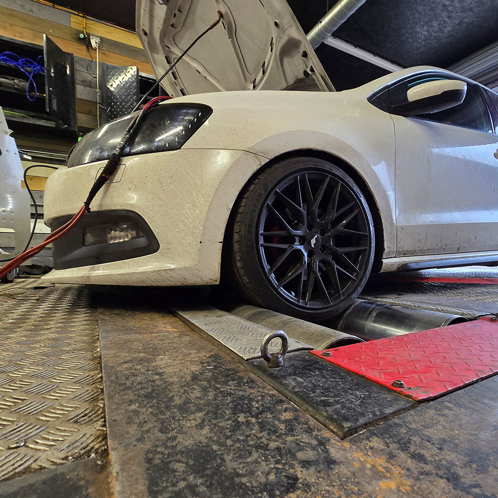 Vehicle in workshop for DPF diagnostics